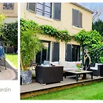 Cottage De Charme Avec Jardin A Paris