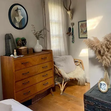 De Charme Avec Jardin A Holiday home Paris