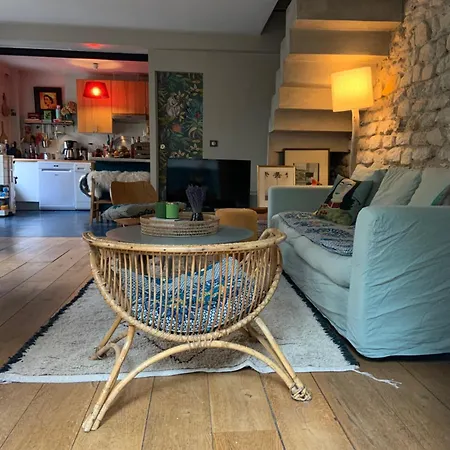 De Charme Avec Jardin A Holiday home *