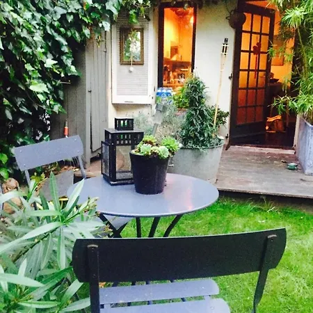 Holiday home De Charme Avec Jardin A Paris